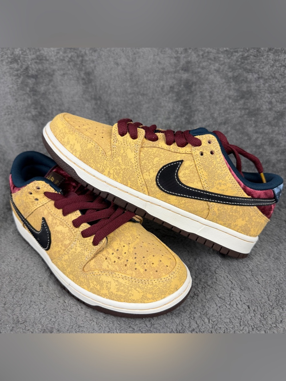 Nike SB Dunk Low City Of Cinema Mens Sneakers - Burgundy Velvet, Crackled Golden